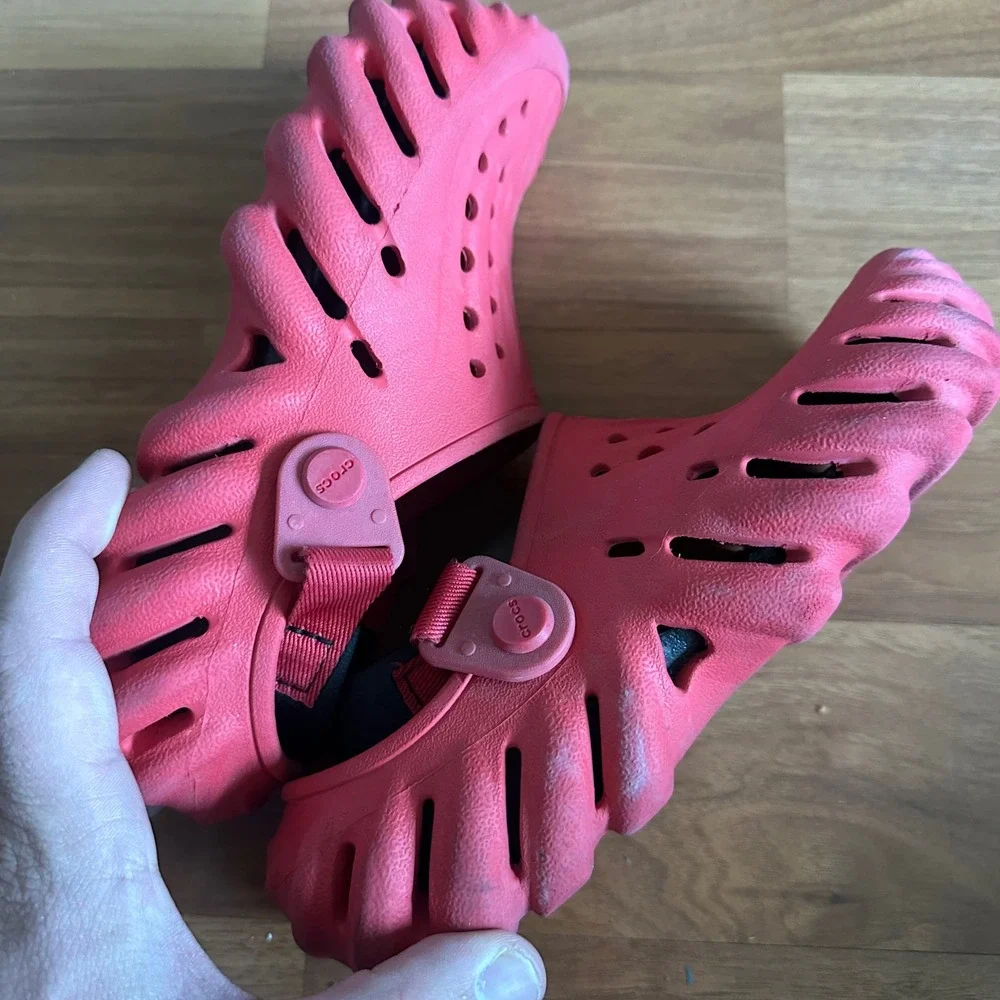 Crocs J2 Size 2‎ Toddler Kids Red Classic Clog Sandals Shoes